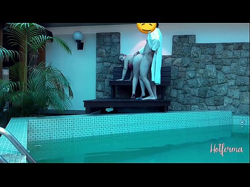 ❤️ El cap convida la criada a la piscina, però no va poder resistir-se a una calor ❤ Porno preciós al porno ca.naughtyhentai.ru